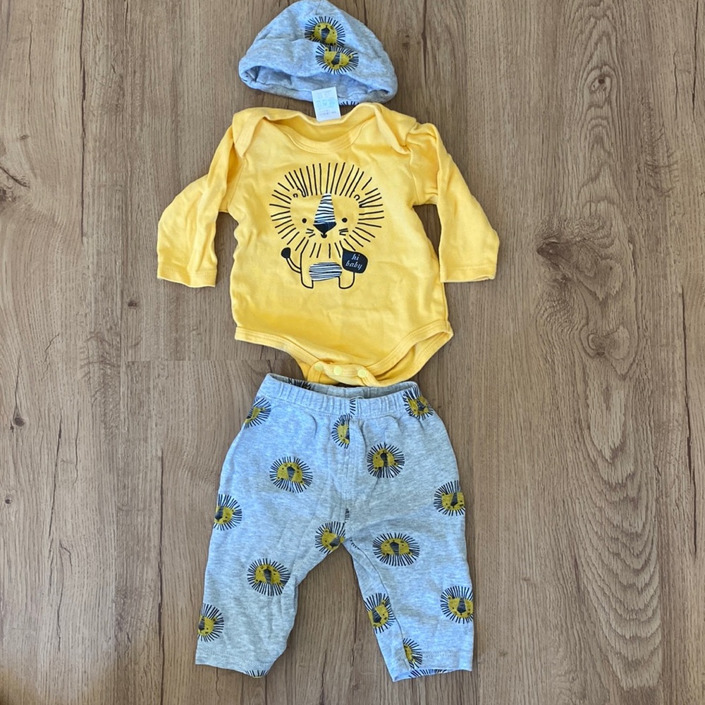 Little lion PJ set for 0-3 months babies